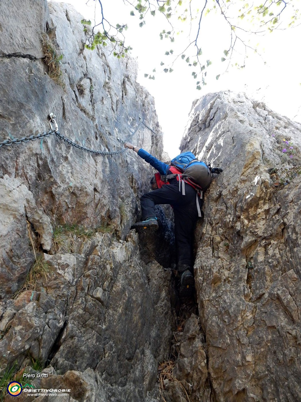 68 Ripida discesa da rocciosa strettoia.jpg